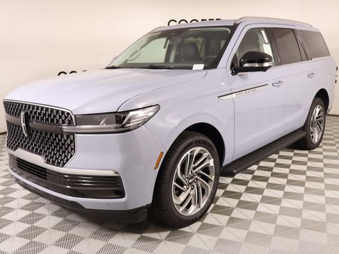 New 2026 Lincoln Navigator Premiere AWD/4WD image 11