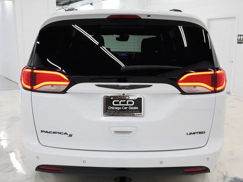 Used 2019 Chrysler Pacifica Limited w/ Advanced Safetytec Group FWD image 7