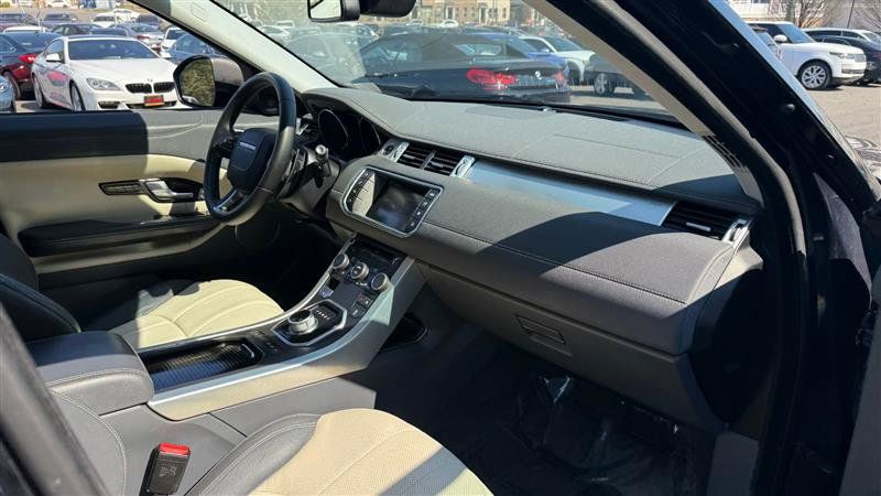 Used 2016 Land Rover Range Rover Evoque SE AWD/4WD image 9