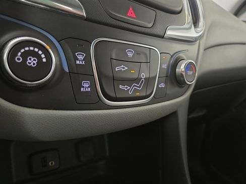 Used 2018 Chevrolet Equinox LS FWD image 25