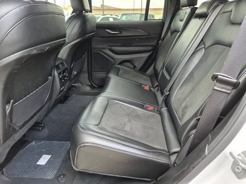 Used 2025 Jeep Grand Cherokee Altitude AWD/4WD image 23