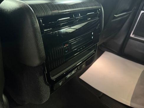 Used 2024 Jeep Wagoneer L Series II w/ Flexible Seating Group AWD/4WD image 15