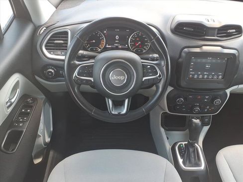 Used 2021 Jeep Renegade Latitude FWD image 3