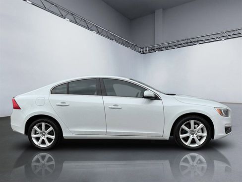 Used 2016 Volvo S60 T5 Premier w/ Convenience Package image 3