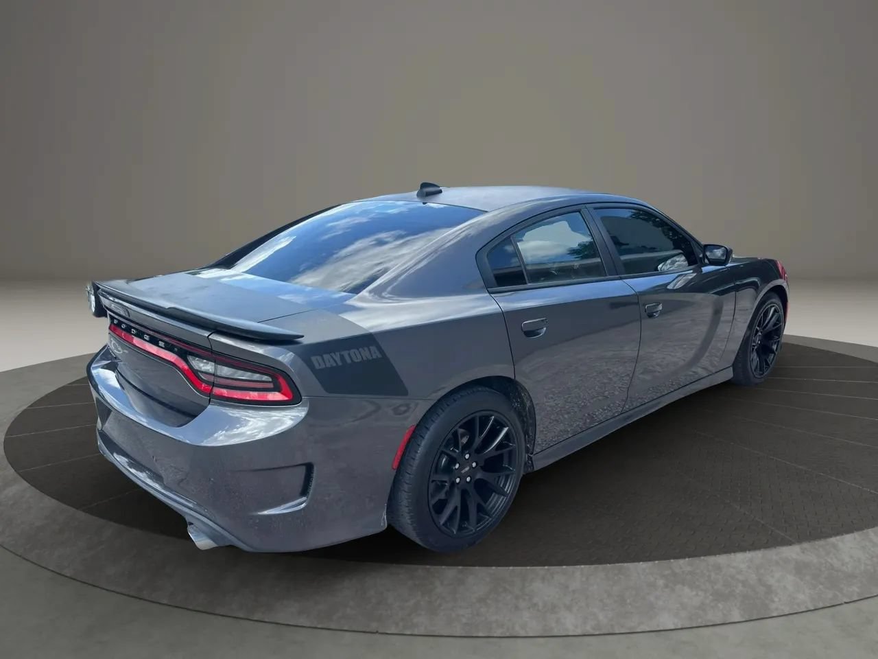 Used 2017 Dodge Charger R/T RWD image 5