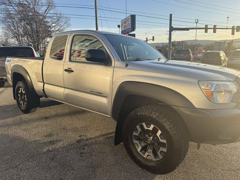 Used 2013 Toyota Tacoma 4x4 Access Cab V6 image 8