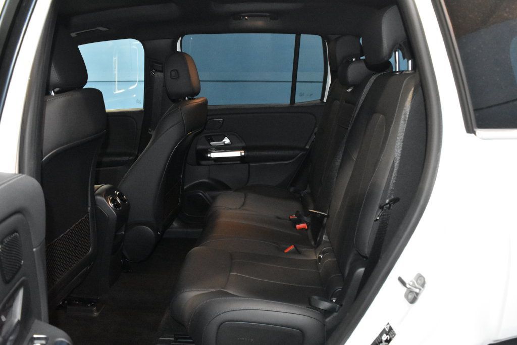 Used 2024 Mercedes-Benz EQB 300 4MATIC image 21
