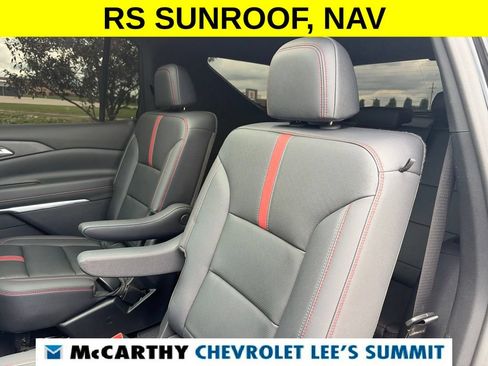 Used 2024 Chevrolet Traverse RS FWD image 46