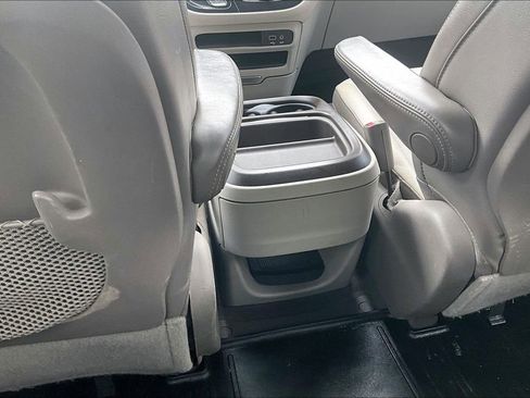 Used 2018 Chrysler Pacifica Touring-L image 24