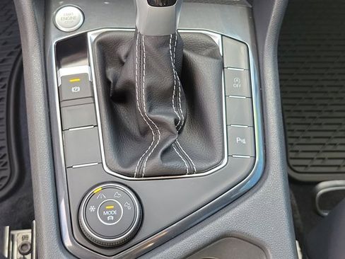 Used 2024 Volkswagen Tiguan SE R-Line image 30