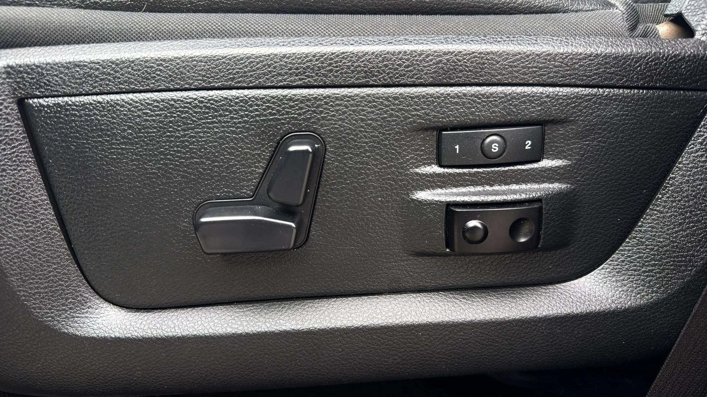 Used 2014 RAM 1500 Laramie w/ Convenience Group AWD/4WD image 14