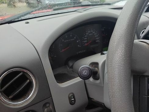 Used 2004 Ford F150 XLT image 12