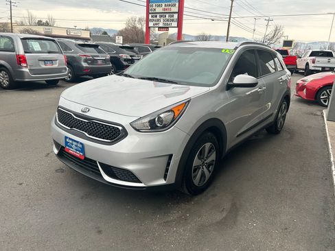 Used 2019 Kia Niro LX image 2