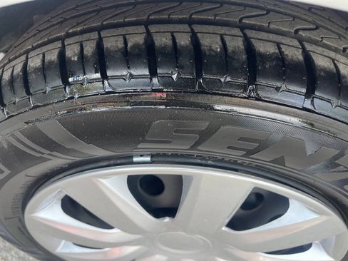 Used 2013 Ford Fiesta SE image 16