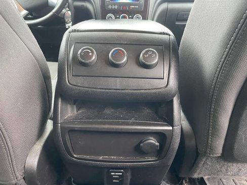 Used 2016 Chevrolet Traverse LT w/ Style and Technology Package image 32