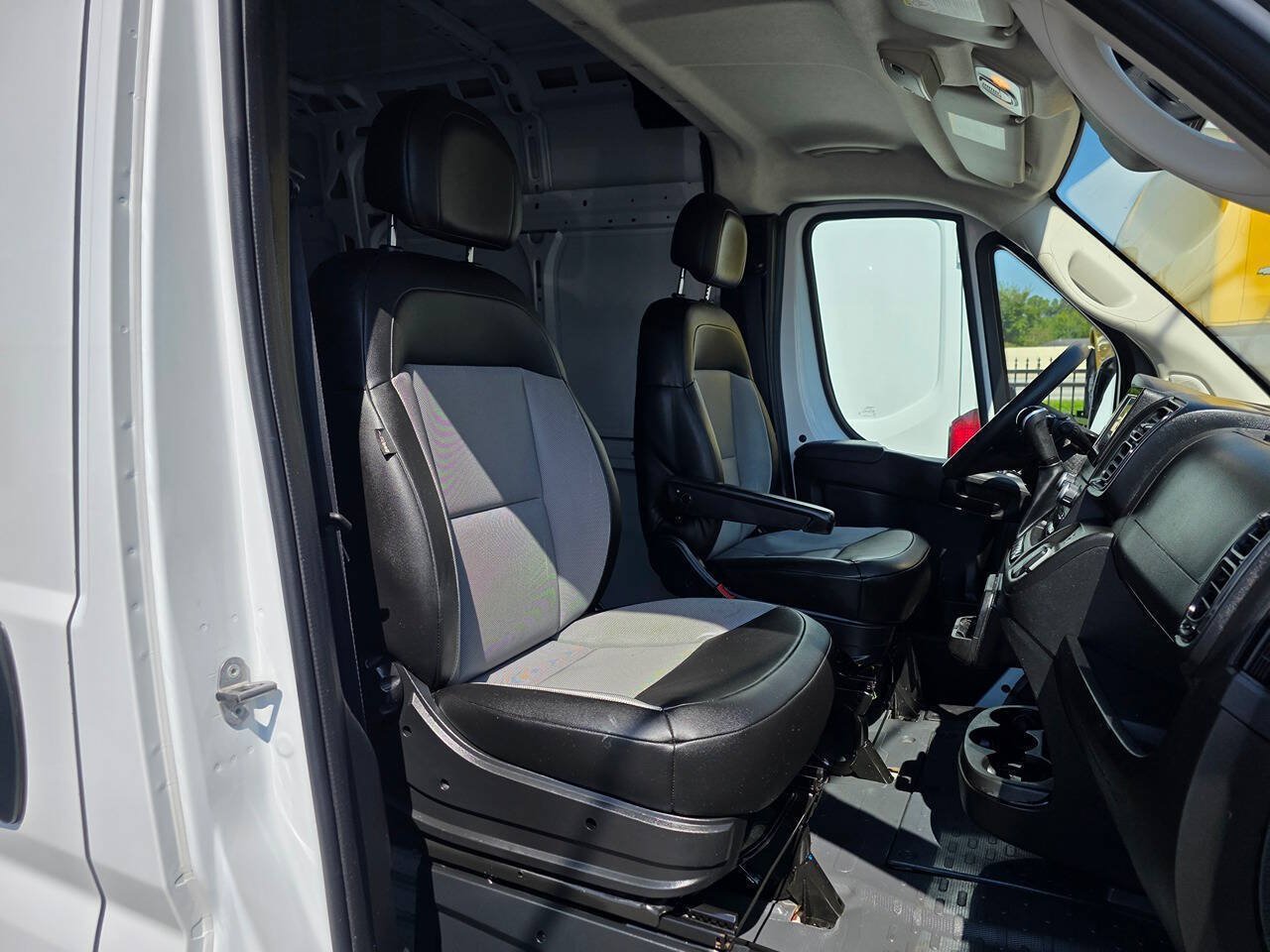 Used 2025 RAM ProMaster 3500 w/ Convenience Group FWD image 9