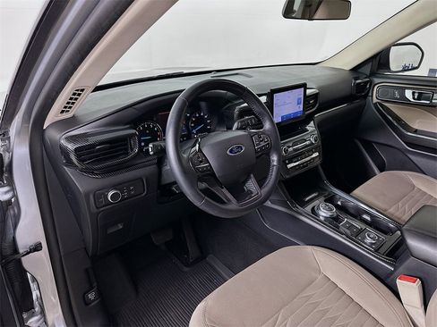 Used 2020 Ford Explorer XLT w/ Class III Trailer Tow Package image 10