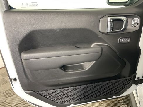 New 2025 Jeep Gladiator Willys image 10