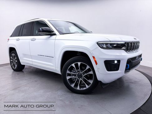 Used 2022 Jeep Grand Cherokee Overland w/ Luxury Tech Group IV AWD/4WD image 1