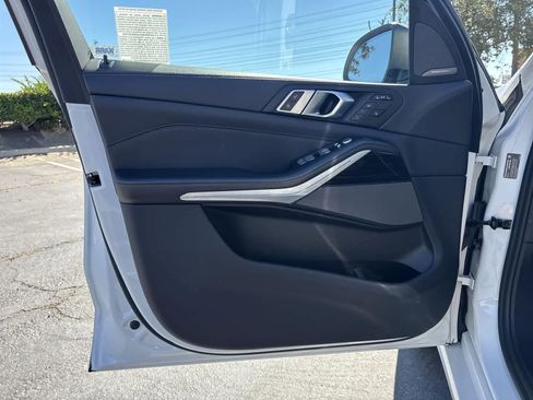 Used 2023 BMW X7 xDrive40i image 21