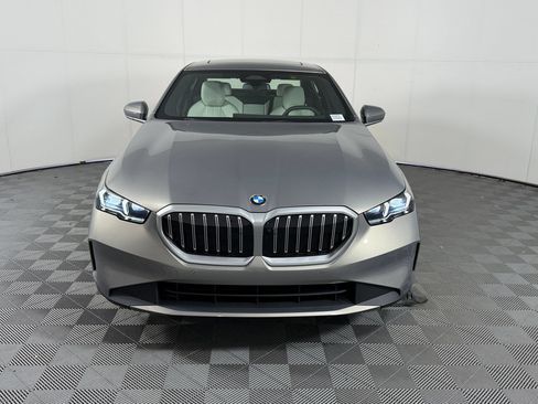 Used 2027 BMW 530i w/ Convenience Package RWD image 6