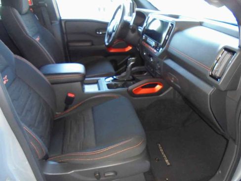 Used 2025 Nissan Frontier Pro-X RWD image 8