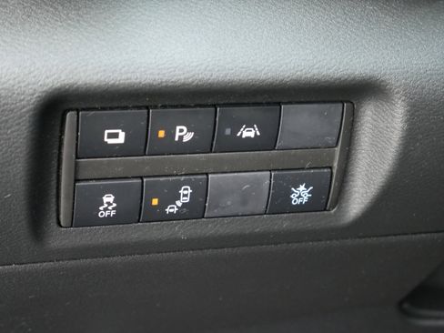 Certified 2020 Nissan Kicks S image 5