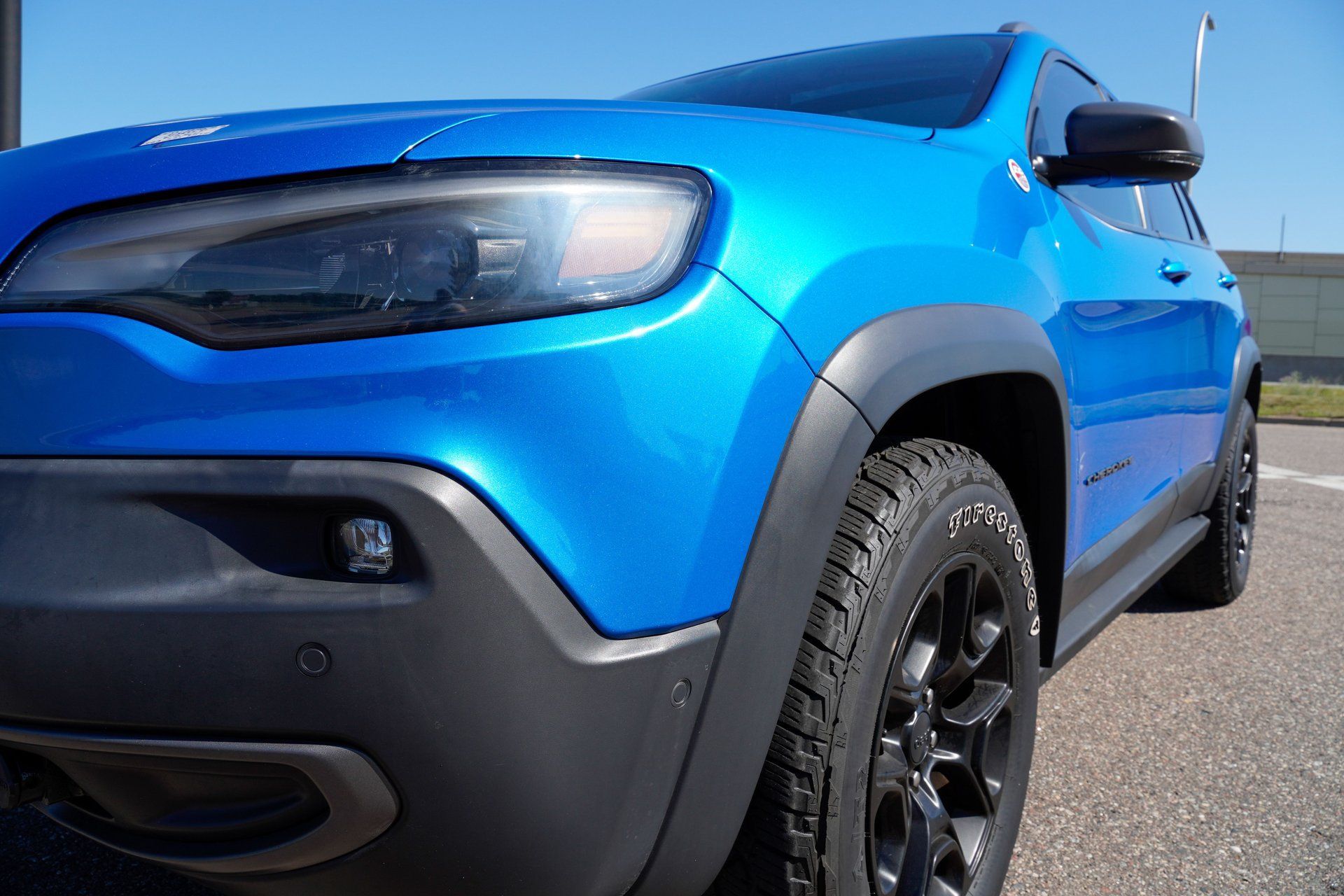 Used 2019 Jeep Cherokee Trailhawk AWD/4WD image 23