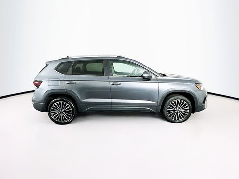 Used 2025 Volkswagen Taos SE FWD image 10