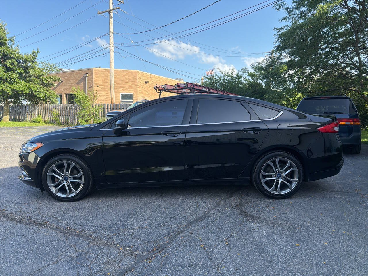 Used 2017 Ford Fusion SE w/ Equipment Group 201A FWD image 4