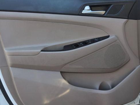 Used 2021 Hyundai Tucson SEL FWD image 16