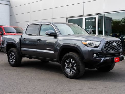 Used 2020 Toyota Tacoma TRD Off-Road w/ Technology Package AWD/4WD image 1