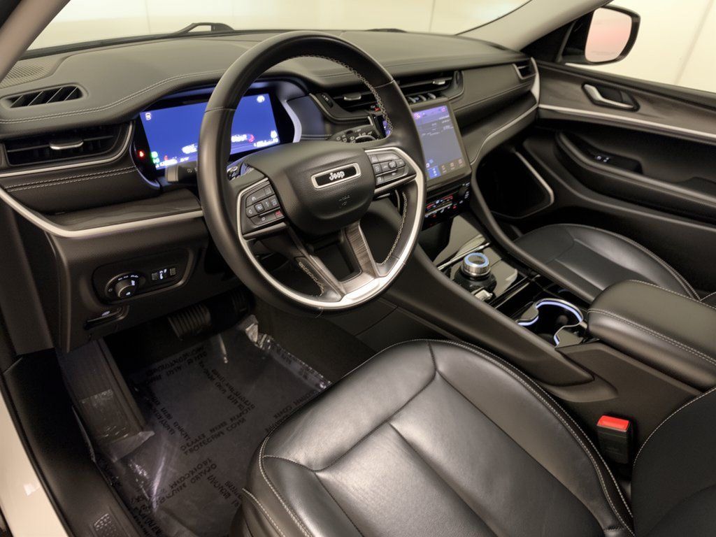 Used 2022 Jeep Grand Cherokee L Limited AWD/4WD image 4