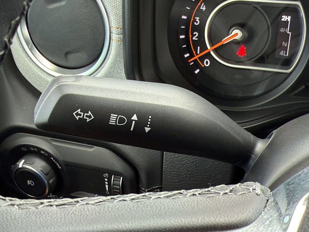 Used 2026 Jeep Wrangler Unlimited Sahara AWD/4WD image 26