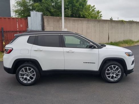 Used 2025 Jeep Compass Limited AWD/4WD image 7