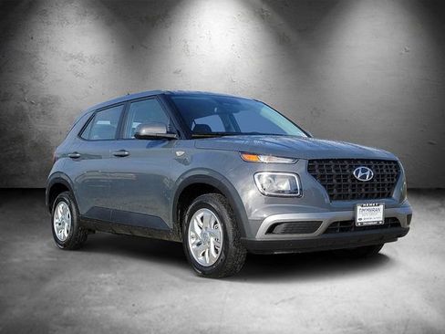 New 2026 Hyundai Venue SE image 2