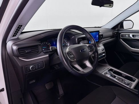 Used 2022 Ford Explorer XLT image 10