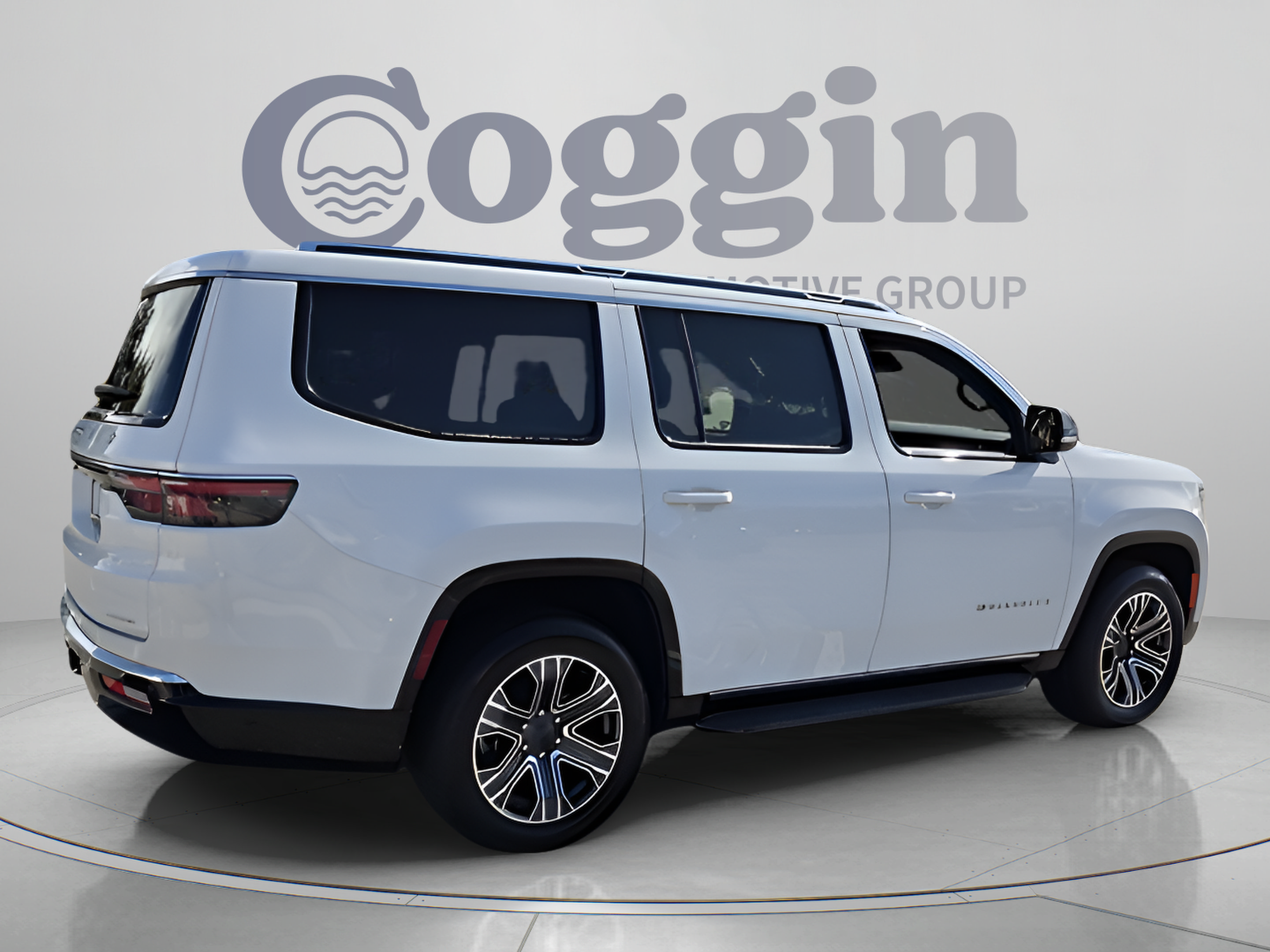 Used 2024 Jeep Wagoneer Series II w/ Flexible Seating Group RWD image 5