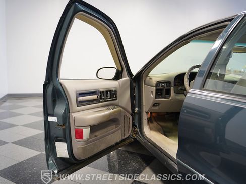 Used 1995 Chevrolet Impala SS image 36