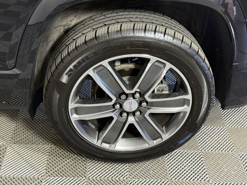 Used 2019 GMC Acadia Denali w/ Technology Package image 10