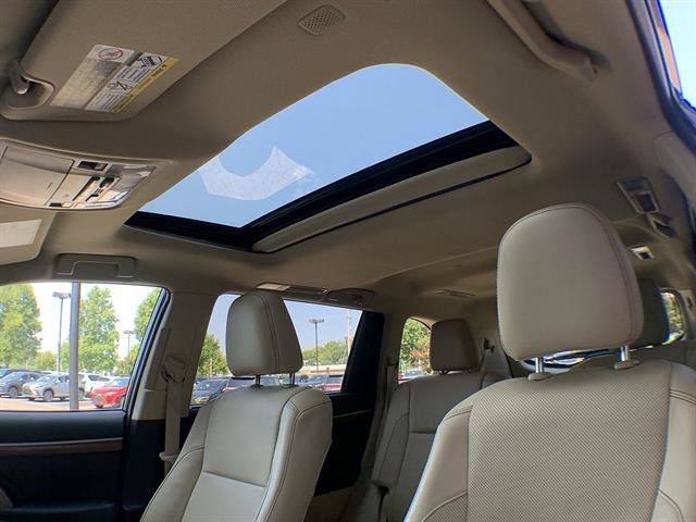 Used 2019 Toyota Highlander Limited FWD image 22