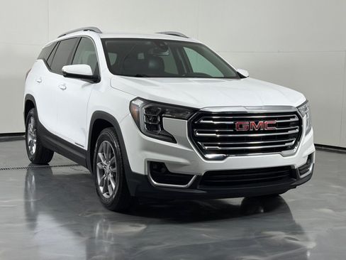 Used 2022 GMC Terrain SLT w/ LPO, Floor Liner Package FWD image 3