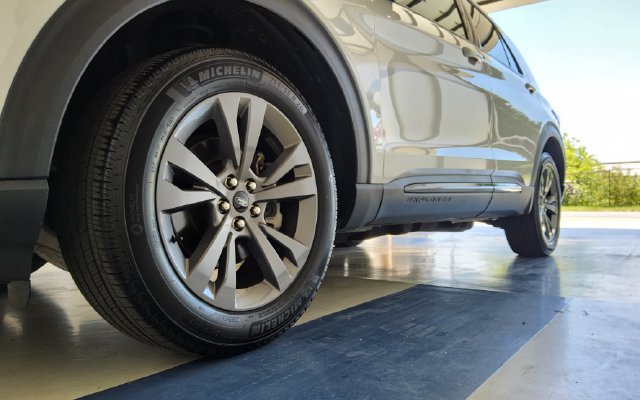 Used 2024 Ford Explorer XLT w/ Equipment Group 202A AWD/4WD image 17