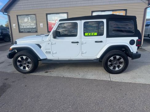 Used 2021 Jeep Wrangler Unlimited Sahara w/ Dual Top Group AWD/4WD image 8
