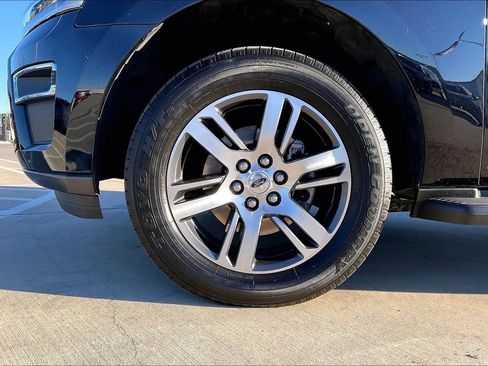 Used 2024 Ford Expedition Limited image 11