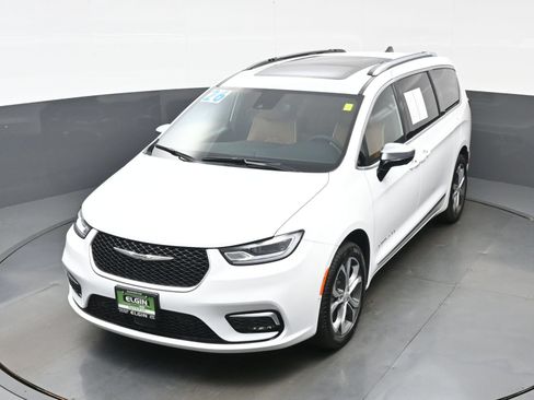 Used 2026 Chrysler Pacifica Pinnacle AWD/4WD image 39
