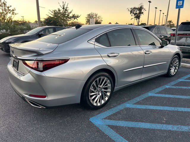 Used 2022 Lexus ES 350 Ultra Luxury w/ Accessory Package 2 FWD image 5