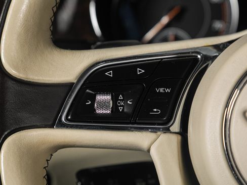 Used 2017 Bentley Bentayga AWD/4WD image 38