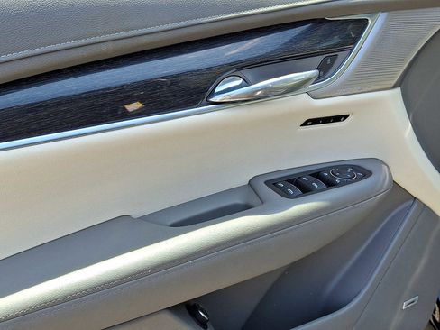 Used 2022 Cadillac XT6 Premium Luxury w/ Technology Package AWD/4WD image 13