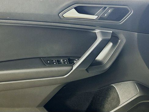 Certified 2021 Volkswagen Tiguan SE AWD/4WD image 17